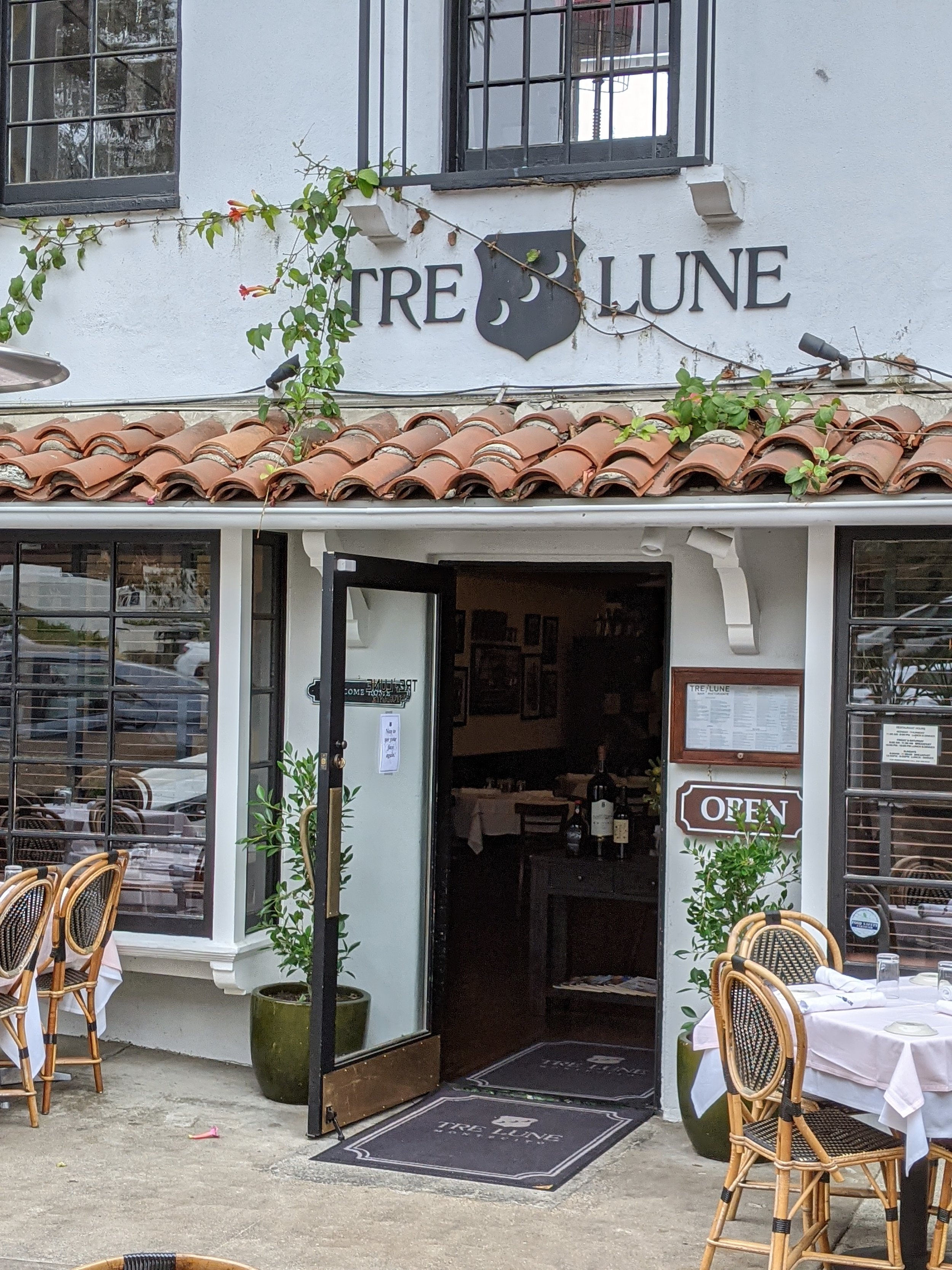Tre Lune Atmosphere